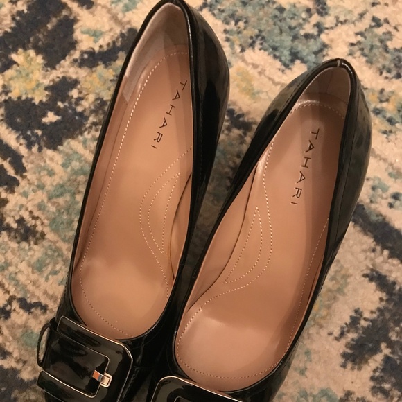 TAHARI Black patent leather wedge heels with buckle - Picture 4 of 6